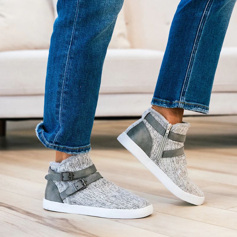 What Are the Best Types of Shoes To Travel With?