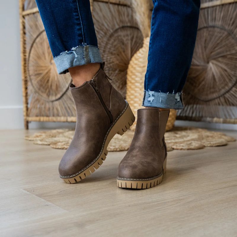 How To Style Your Boots for Year-Round Fashion