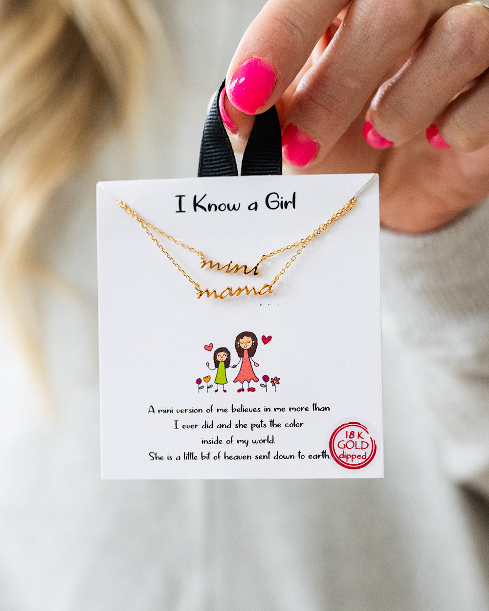 "I Know a Girl" Mini & Mama Necklace Set - Gold Joia