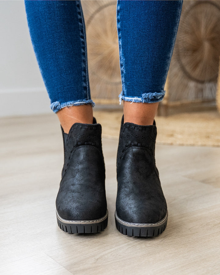 NEW! Very G Aryana Boots - Black Very G