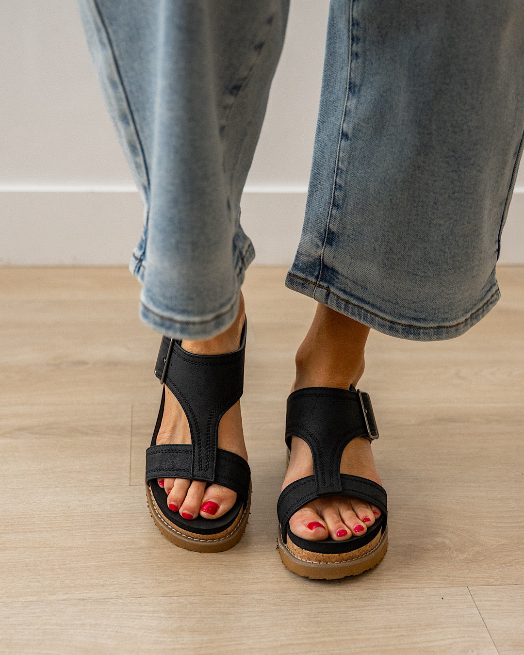 NEW! Very G Noah Wedge Buckle Sandals - Black Very G