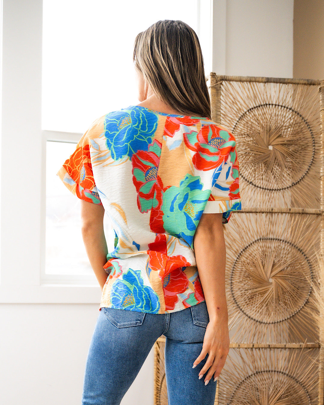 NEW! Bobbie Tropical Floral V Neck Top  Lovely Melody   