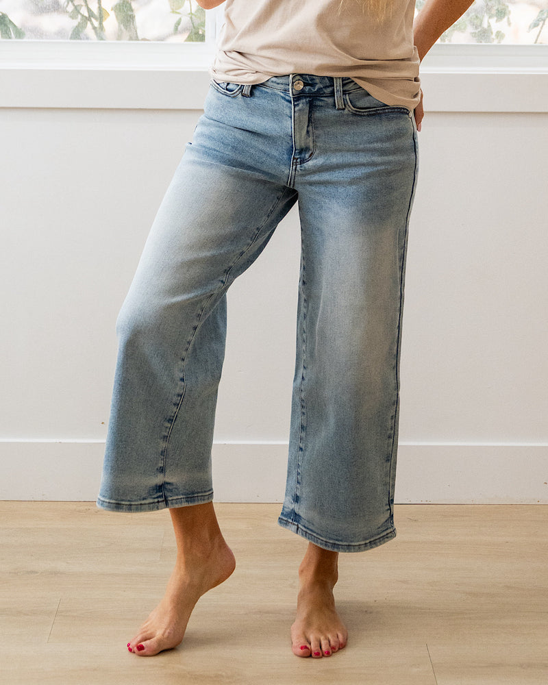 NEW! Judy Blue Gretchen Wide Leg Cropped Jeans
