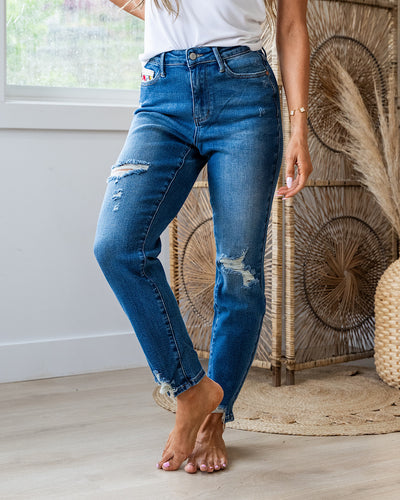 NEW! Judy Blue Queen of Hearts Distressed Jeans