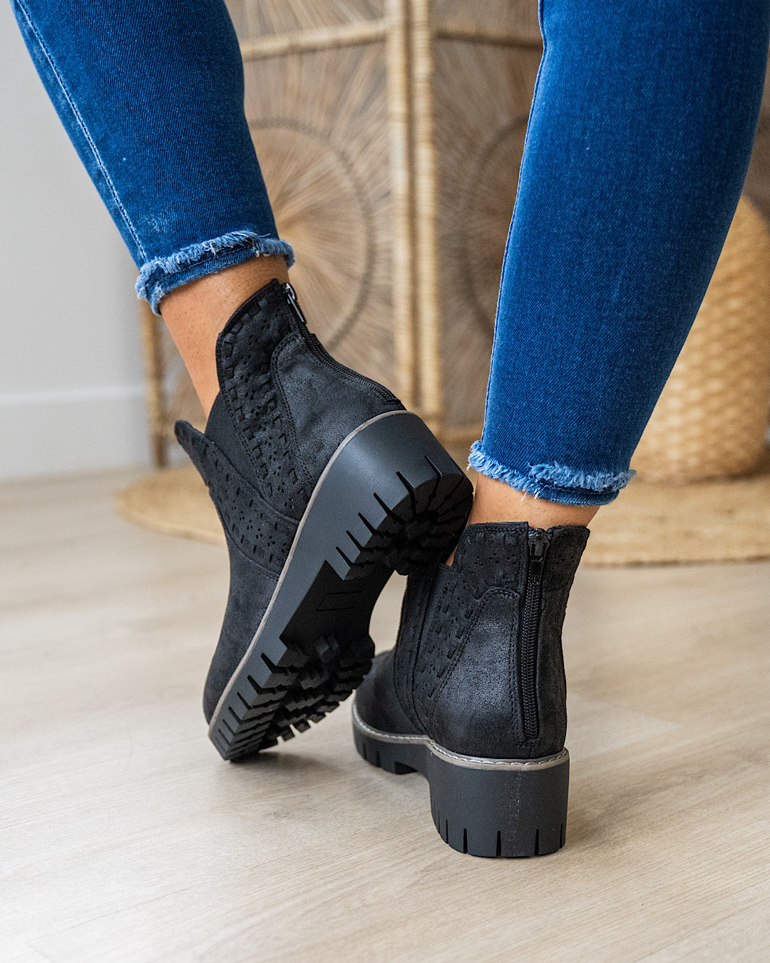 NEW! Very G Aryana Boots - Black Very G