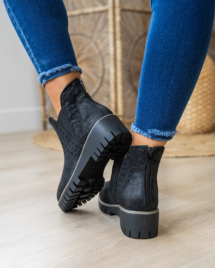 NEW! Very G Aryana Boots - Black Very G