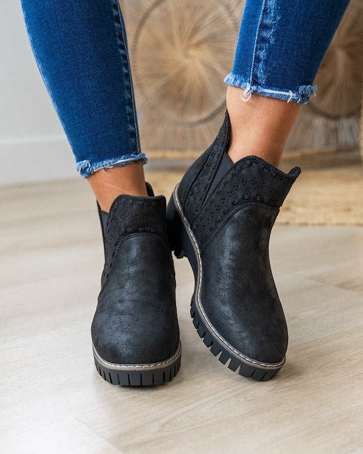 NEW! Very G Aryana Boots - Black Very G