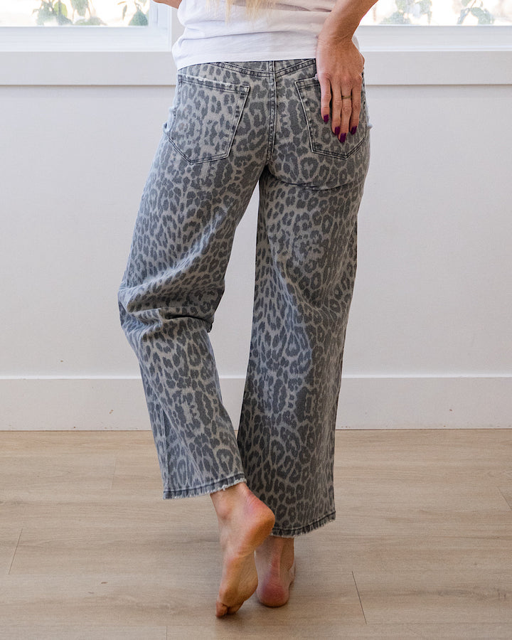 NEW! Vervet Hallie Wide Leg Jeans - Gray Leopard Vervet