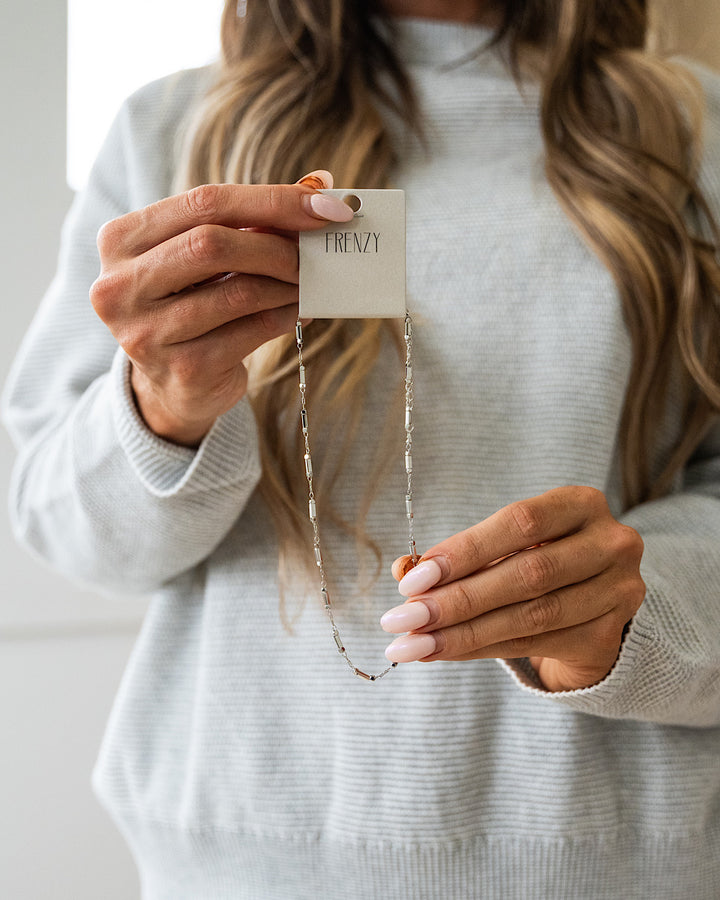 NEW! Silver Dainty Bar and Chain Necklace Joia