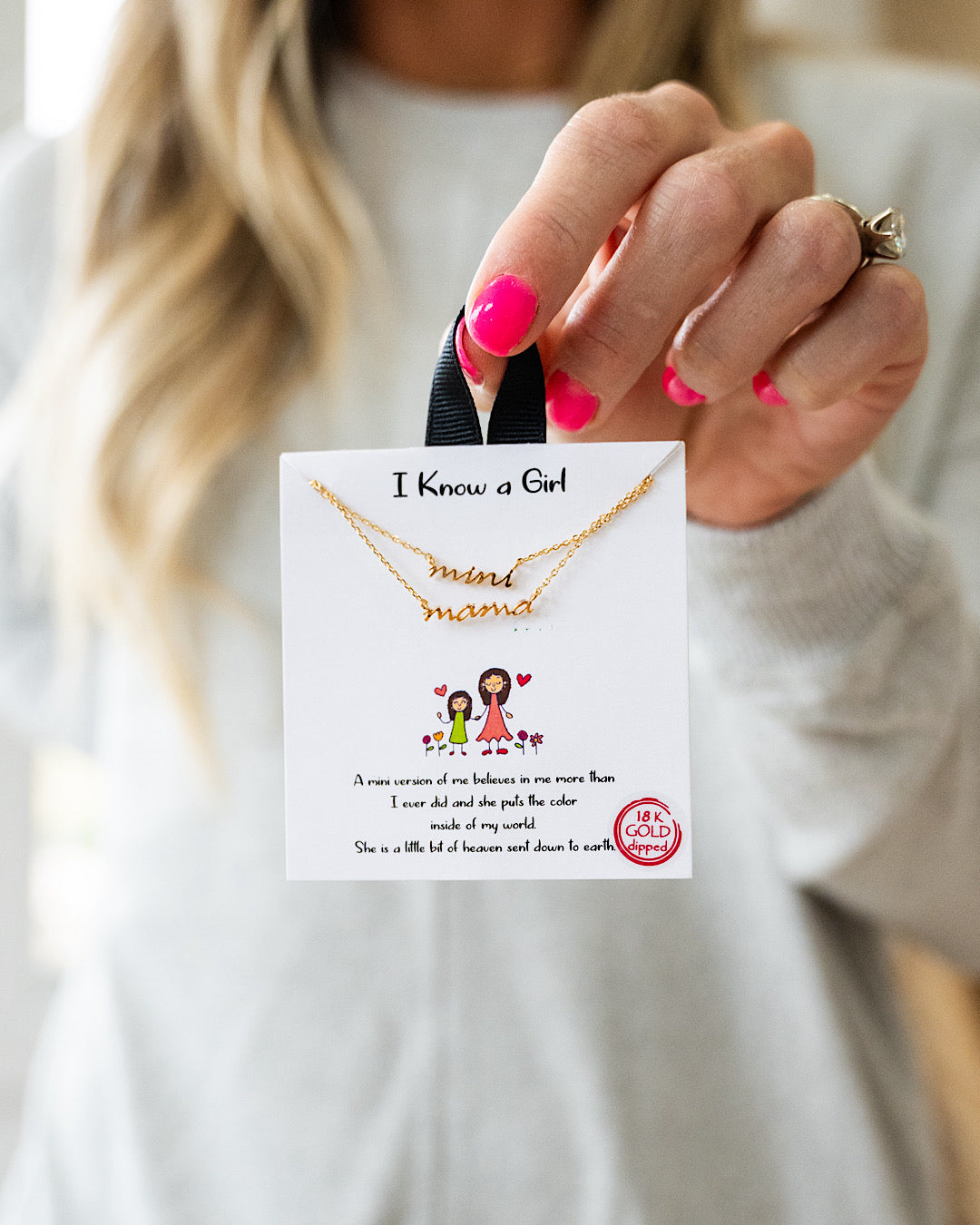 "I Know a Girl" Mini & Mama Necklace Set - Gold Joia