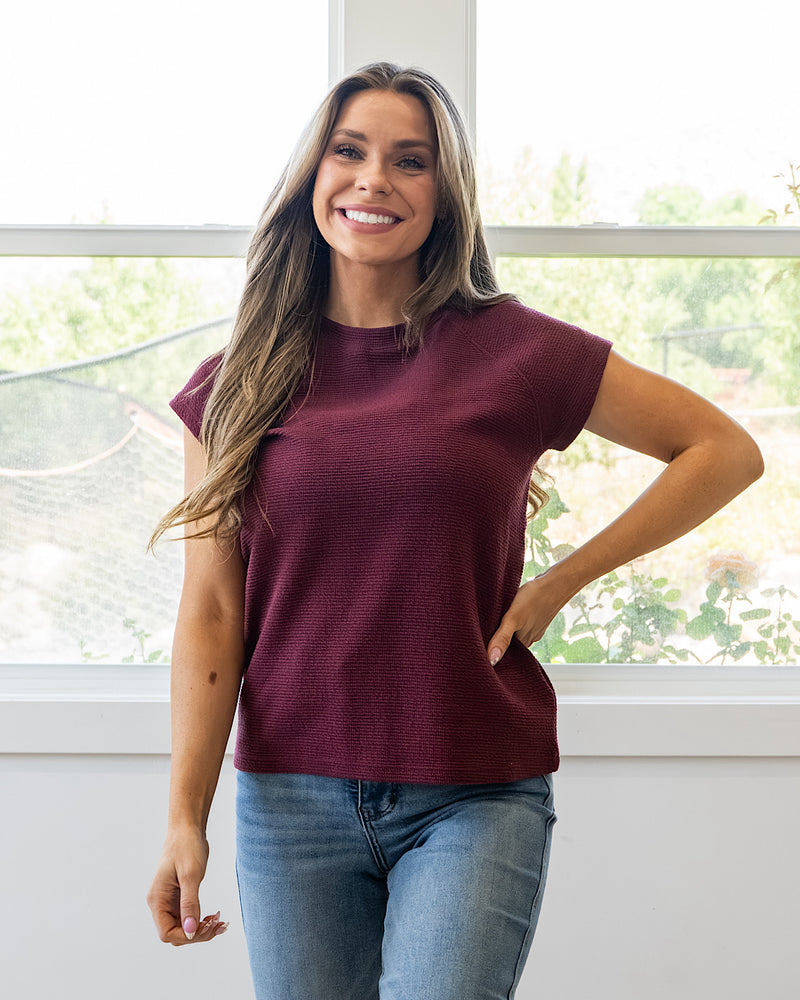 NEW! Justina Cloud Knit Short Sleeve Top - Wine Tres Bien