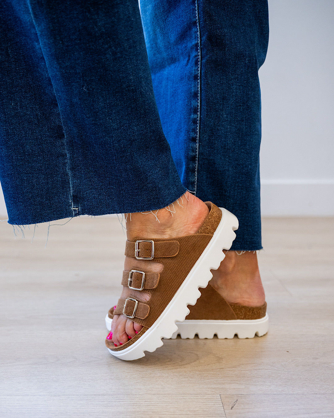 Very G Plaza Sandals -Tan Very G