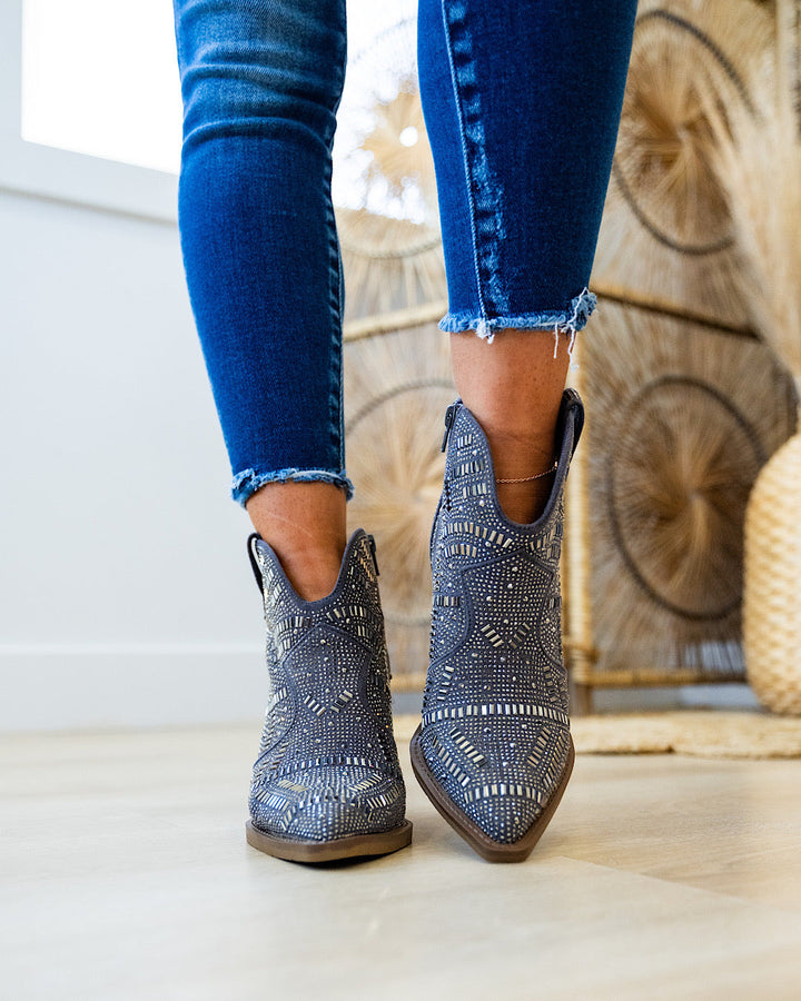 NEW! Very G One Day Boots - Gray Very G