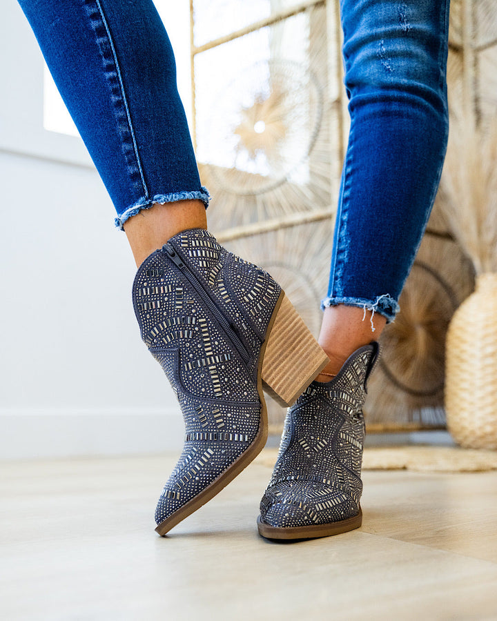 NEW! Very G One Day Boots - Gray Very G