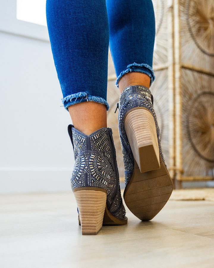 NEW! Very G One Day Boots - Gray Very G