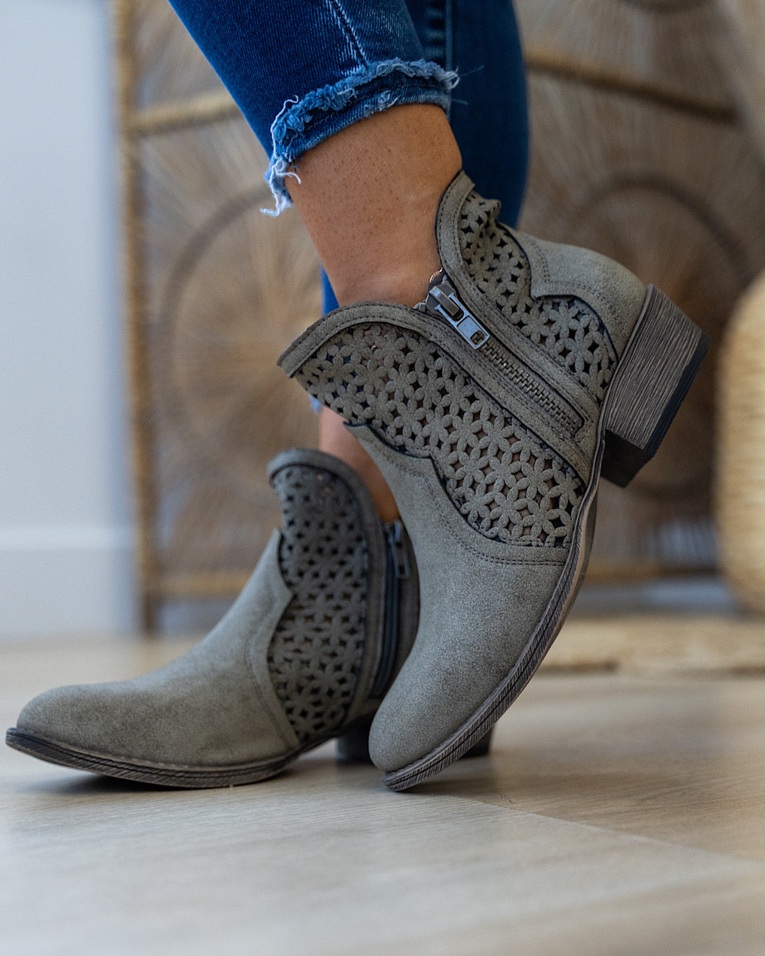 NEW! Very G Leah 2 Boots - Gray Very G