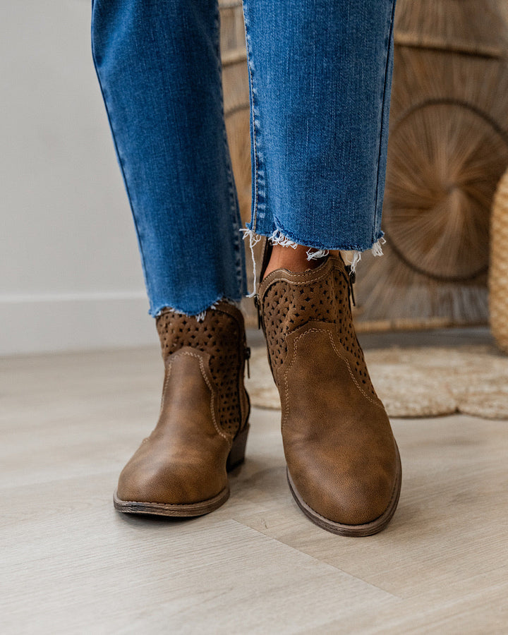 NEW! Very G Leah 2 Boots -Tan Very G