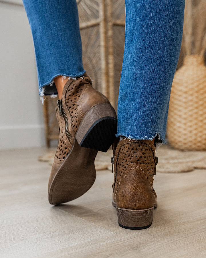 NEW! Very G Leah 2 Boots -Tan Very G