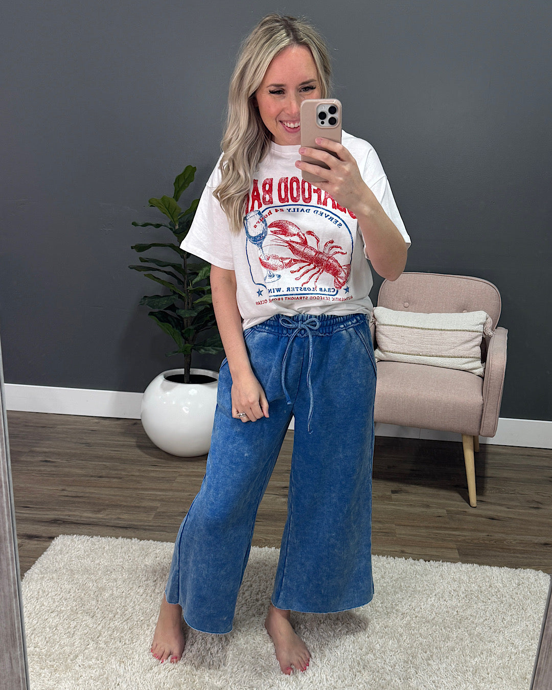 Seafood Bar Oversized Tee - White Tres Bien