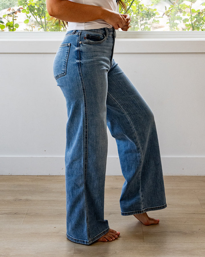 NEW! Judy Blue See You Column Straight Jeans