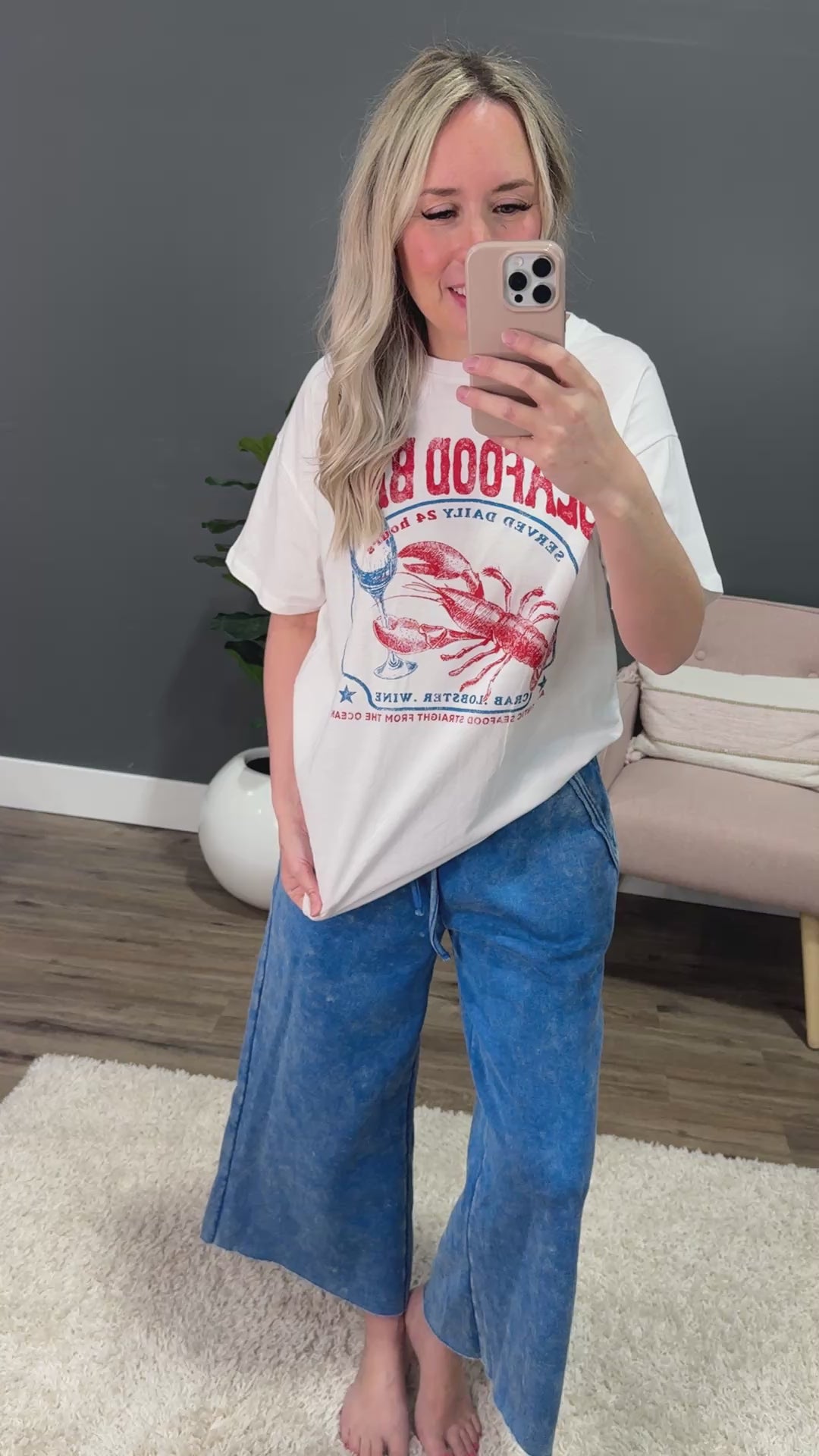 Seafood Bar Oversized Tee - White Tres Bien