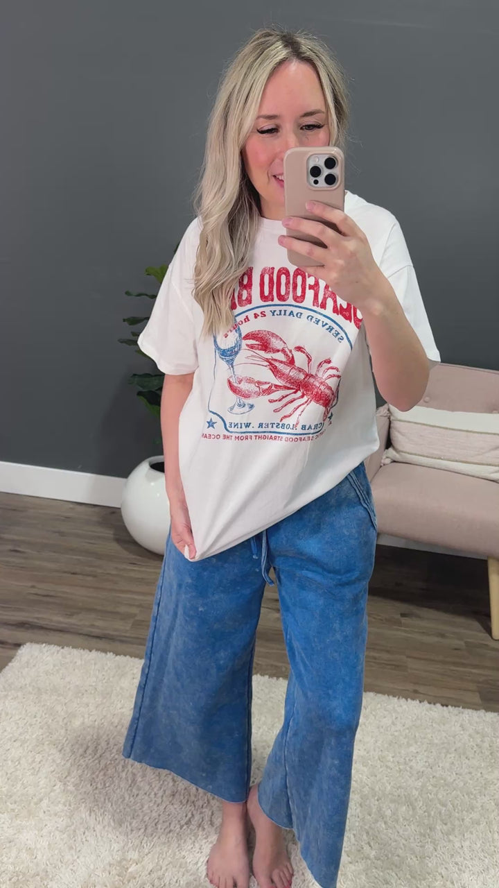 Seafood Bar Oversized Tee - White Tres Bien